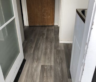 This is an upstairs, spacious, two bedroom flat in a block of six a... - Photo 1