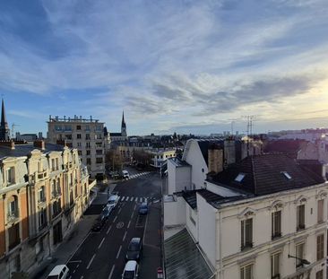 Reims Hyper centre ville type 2 meublé avec balcon - Photo 6