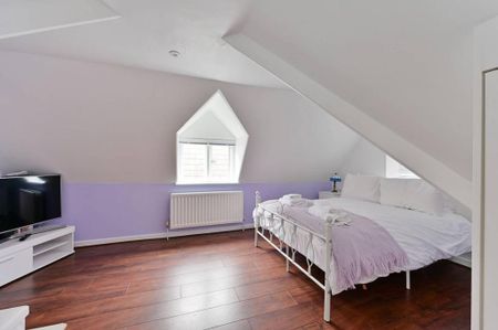 3 bedroom flat to rent - Photo 4