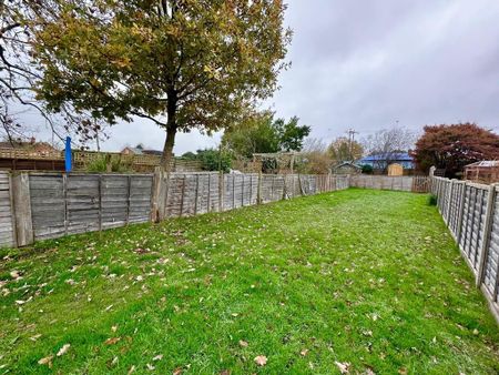 2 bedroom semi-detached house to rent - Photo 4