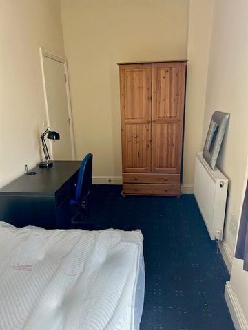 4 bedroom flat to rent - Photo 5