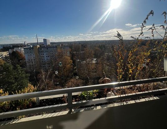 Exklusiv möblierte 2-Zimmerwohnung mit traumhaftem Fernblick in Nürnberg - Foto 1