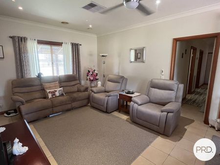 UNIQUE PROPERTY! - Photo 2