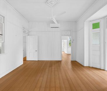 Freshly Renovated Beautiful Queenslander Family Home - Photo 2