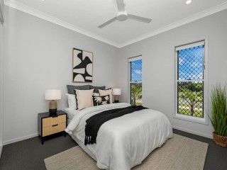 Sunny Family Sanctuary Beside Northshore State School, Modern Comfort and Easy Living - Photo 3