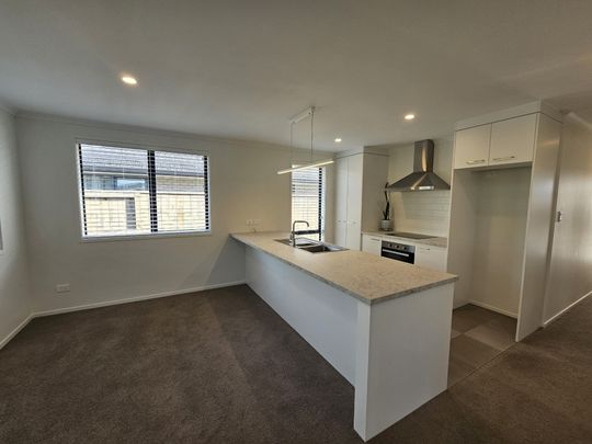 Home On Hills View - Papamoa - Photo 1