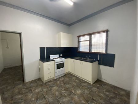 Studio Apartment In The City With A Pool - Photo 5