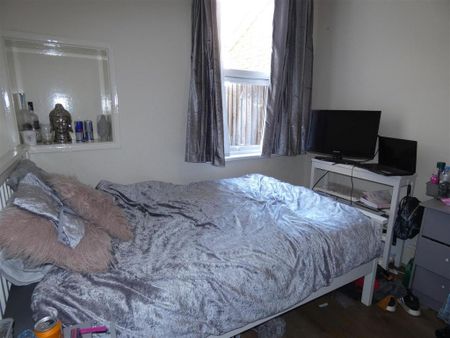 4 bedroom house to rent - Photo 3