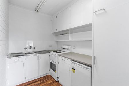 Freshly Painted One Bedroom Unit in Sandy Bay - Photo 3