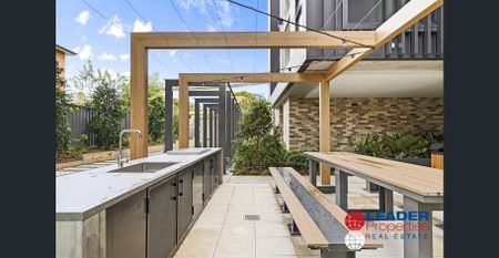 Luxury Two Bedroom Apartment - Photo 3