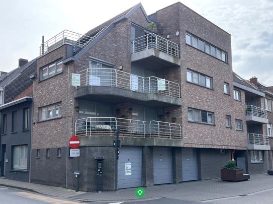 Appartement met 2 slaapkamers, terras en garage te centrum Roeselare - Photo 1