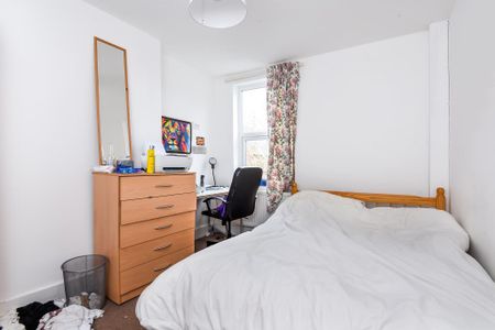 6 bedroom end of terrace house to rent - Photo 4