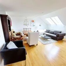 Charmante Dachgeschosswohnung- ein Traum für Paare und Schönbrunnliebhaber - Photo 1