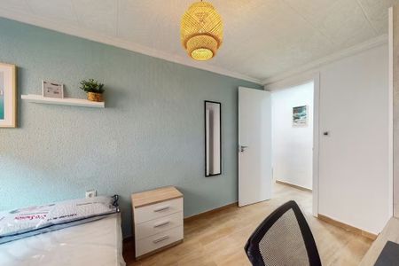 Carrer Rodrigo de Pertegàs, Valencia, Valencian Community 46023 - Photo 5