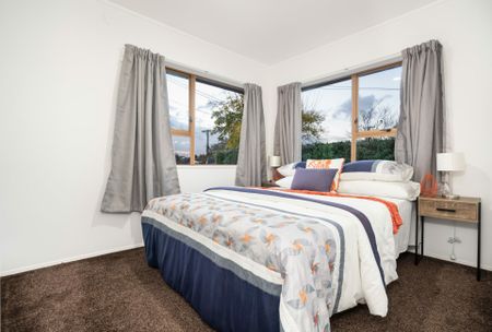 3 BEDROOM - SINGLE STOREY - GARAGE - Photo 3