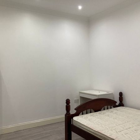 Room in a Shared House, St. Stephen's Road, E6 - Photo 3