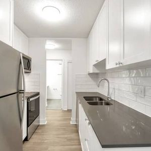 Pet-Friendly Suites Right by University of Victoria / Camosun College! - Photo 2