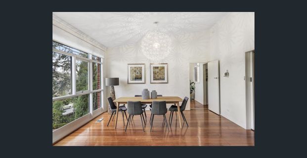 LARGE AND SPACIOUS HOUSE! - Photo 1