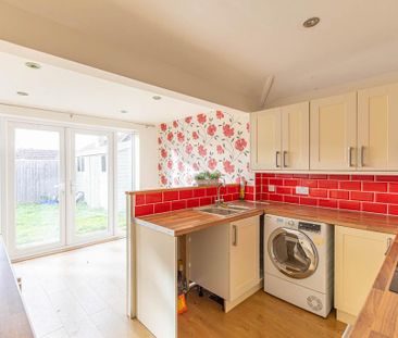 3 bedroom semi-detached bungalow to rent - Photo 2