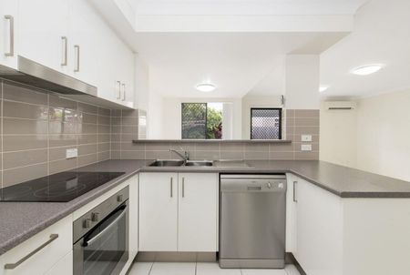 3 Bedroom Townhouse in Prime Location - Photo 3