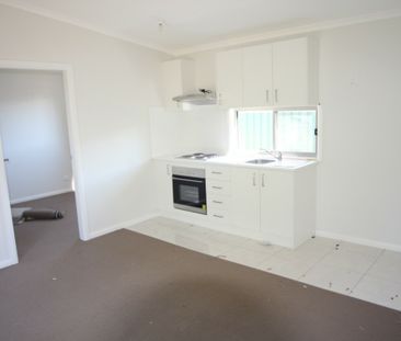Spacious & Stunning 2 Bedroom Granny - Photo 2