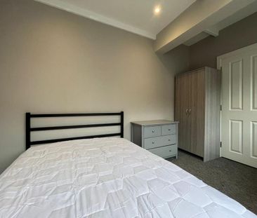 2 bedroom ground floor flat to rent - Photo 2