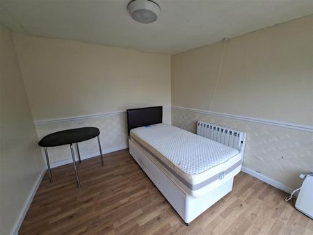 Newark Avenue, Dogsthorpe, Peterborough - Photo 3