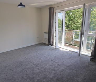 Philmont Court, Coventry - MODERN TOP FLOOR APARTMENT - Photo 1
