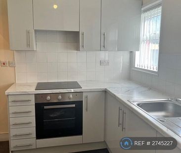 3 bedroom semi-detached house to rent - Photo 6