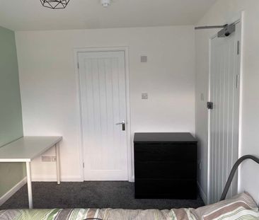 High quality refurbished en-suite rooms for professionals - Photo 3