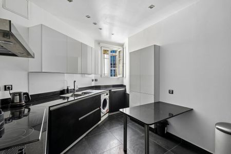 Appartement à louer Paris 16Ème - Chaillot, Paris Rive Droite, France8 000 EUR / Mois - Photo 2