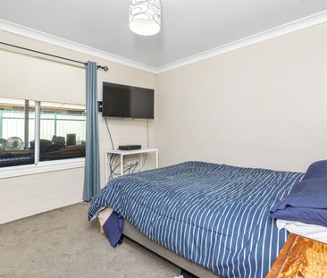 39 Warrambool Crescent Glenfield Park NSW - Photo 2