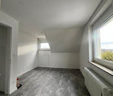 Erstbezug nach Kernsanierung: Stilvolle helle Wohnung Dachgeschos - Photo 1