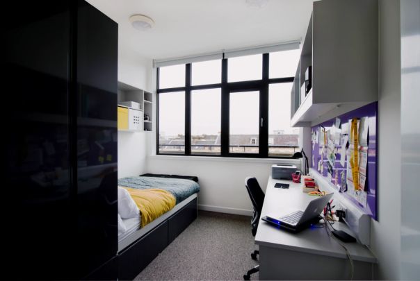 Standard En-suite (Clifton House)Single - Photo 1