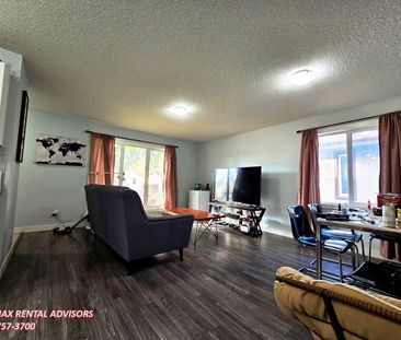 UPPER UNIT 3 BED, 1.5 BATH, BUILT IN 2016 IN-FILL HOME W/ DBL GARAG... - Photo 4