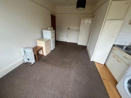 Studio to rent - Photo 2