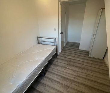 5 Bed Terraced House, Sheffield, S8 - Photo 1