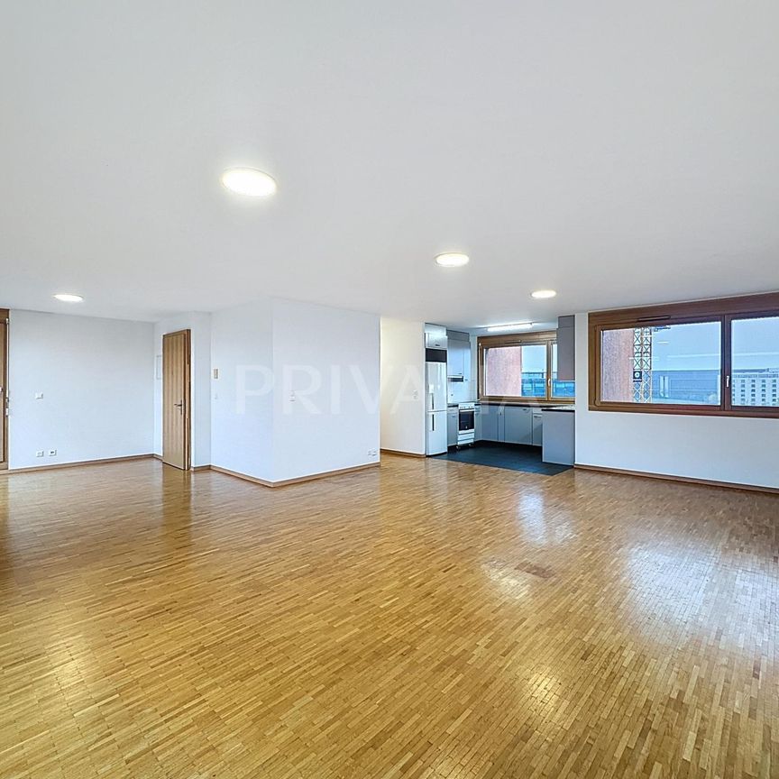 Bel attique à proximité des organisations internationales - Photo 1