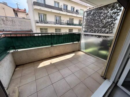 Location Appartement 2 pièces 37m² NICE 06000 - Photo 4
