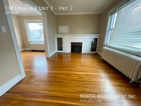 BEAUTIFULLY UPDATED 2BED/1BATH APARTMENT + HYDRO & GAS - Photo 3