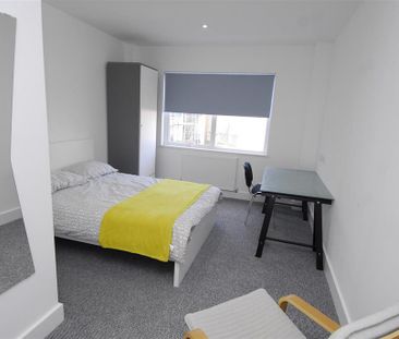 4 bedroom apartment to rent - Photo 2