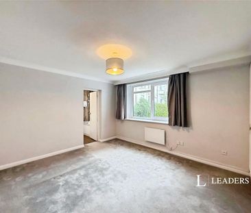 3 bedroom flat to rent - Photo 3