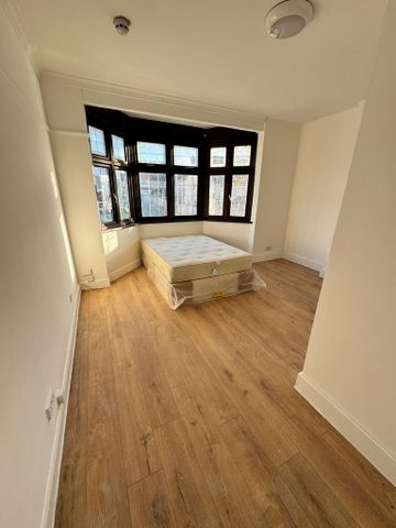 Bedsit to rent - Photo 2