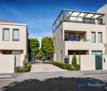 FANTASTIC 3 LEVEL TOWNHOUSE IN WELL MAINTAINED BLOCK, CENTRAL RICHM... - Photo 3