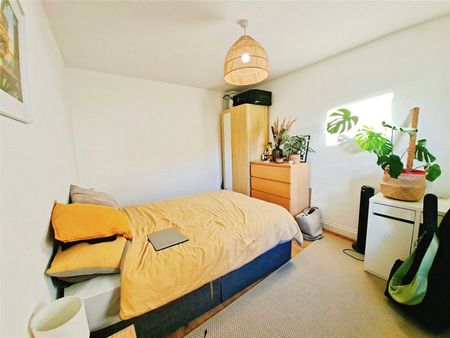 Rushey Green, London, SE6 4HQ - Photo 2