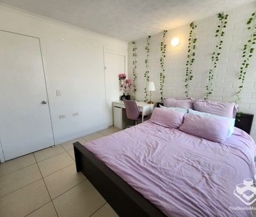 2 Bedroom Furnished Apartment with Carpark - Photo 4