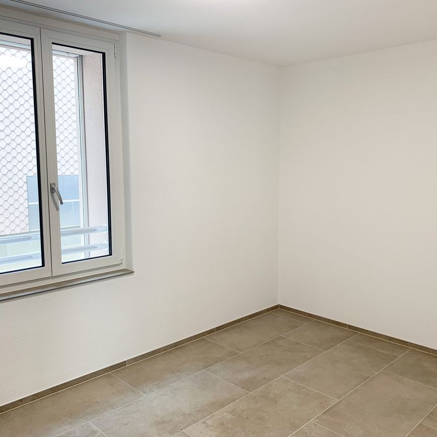 "moderne 3.5-Zimmer-Wohnung mit sonnigem Sitzplatz an zentraler und sonniger Lage" - Foto 1