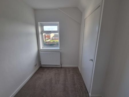 4 bedroom end of terrace house to rent - Photo 3