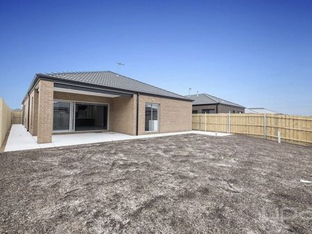 95 Claret Ash Boulevard, MELTON WEST - Photo 4