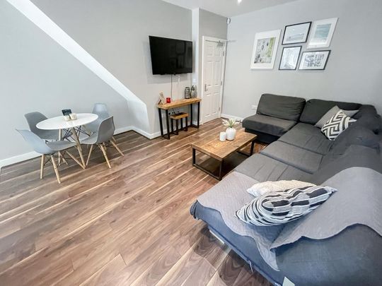 6 bedroom terraced house to rent - Photo 1